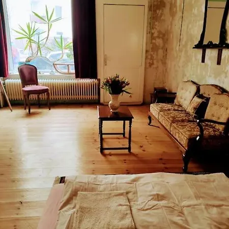 Schoeneberg Flat & Art Gallery Berlim