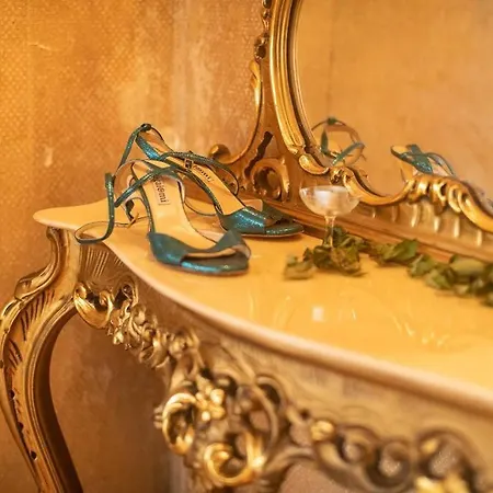 Schoeneberg Flat & Art Gallery