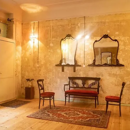 Schoeneberg Flat & Art Gallery شقة *