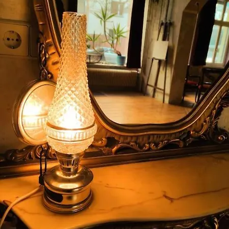 Schoeneberg Flat & Art Gallery شقة