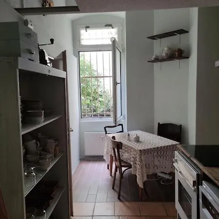 Schoeneberg Flat & Art Gallery Apartment *