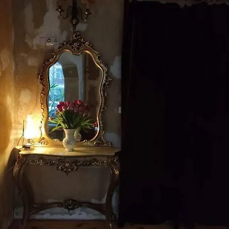 Schoeneberg Flat & Art Gallery