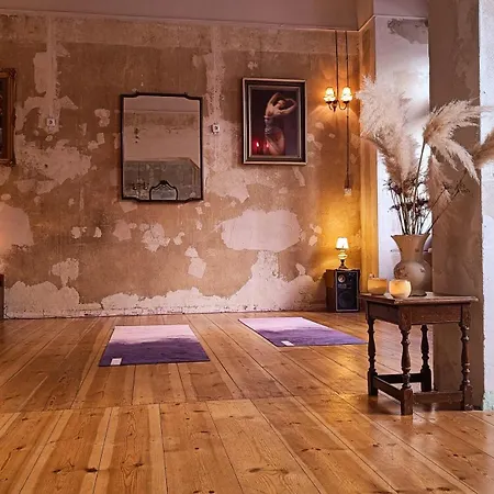 Schoeneberg Flat & Art Gallery