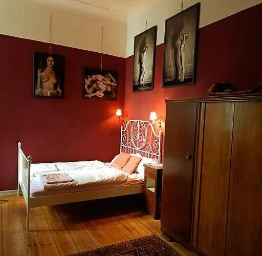 דירה Schoeneberg Flat & Art Gallery *