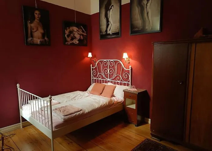 דירה Schoeneberg Flat & Art Gallery ברלין