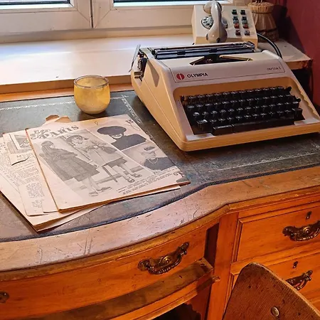 Schoeneberg Flat & Art Gallery Apartman *