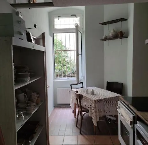 Schoeneberg Flat & Art Gallery דירה *