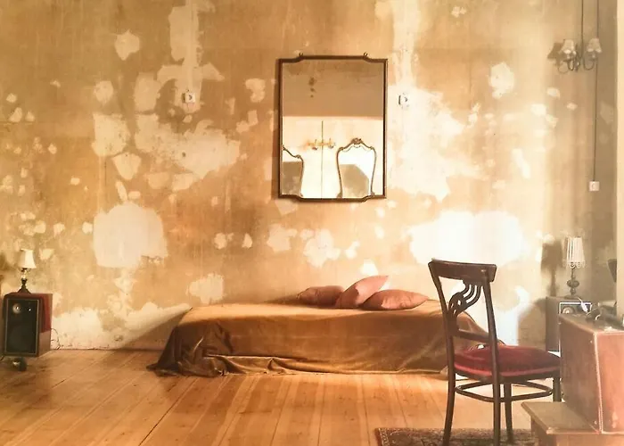 Schoeneberg Flat & Art Gallery *