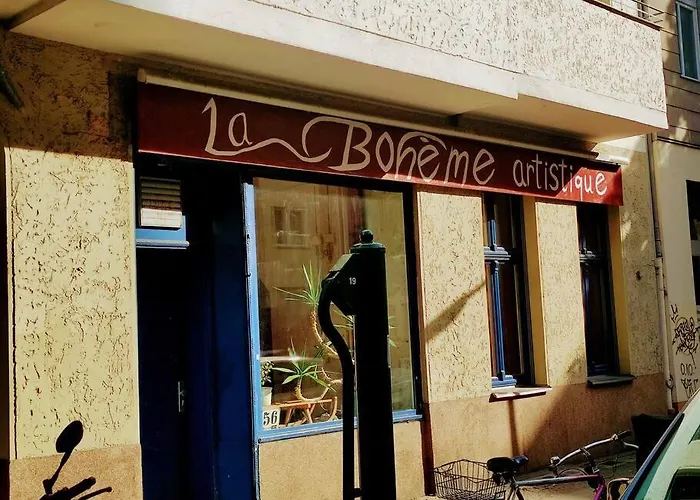 Schoeneberg Flat & Art Gallery דירה