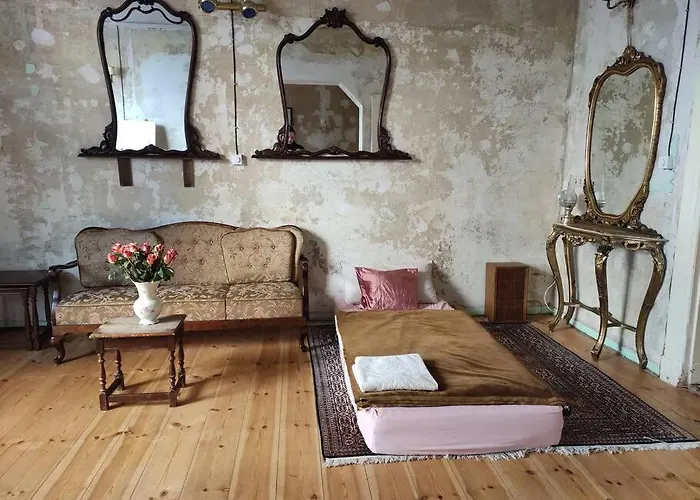 Schoeneberg Flat & Art Gallery דירה