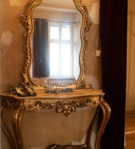 Schoeneberg Flat & Art Gallery Apartman