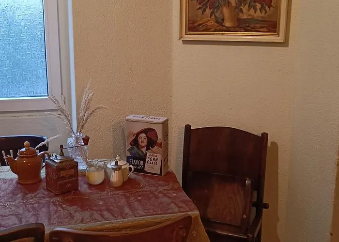 Schoeneberg Flat & Art Gallery דירה